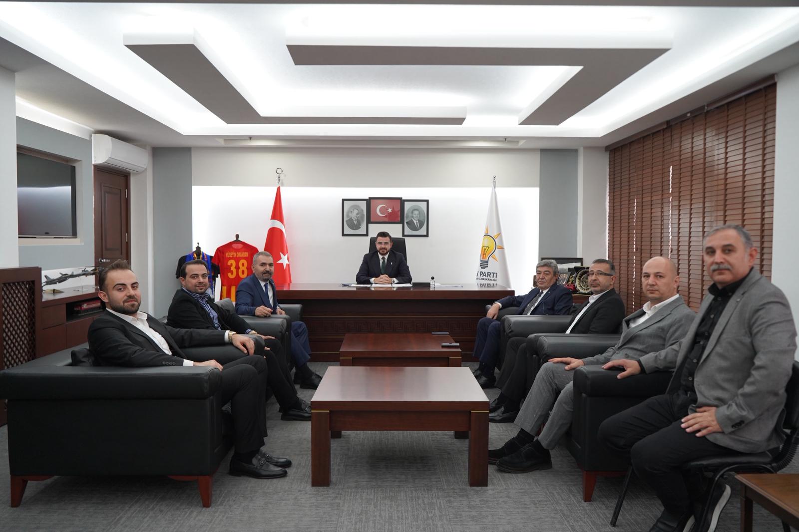 Refik Karakuzay Ak Parti il Başkanlığını ziyaret etti.